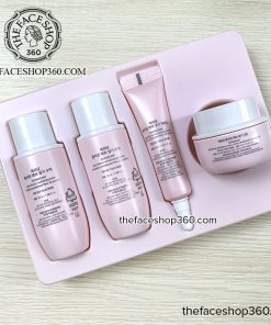 Mặt sau Yehwadam Plum Flower Revitalizing Gift Set (4SP)